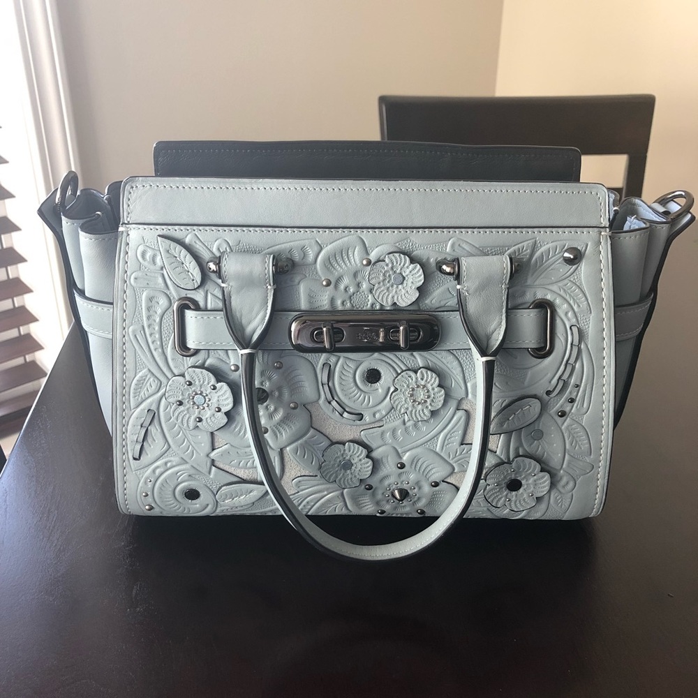 Coach Tea Rose Swagger 27